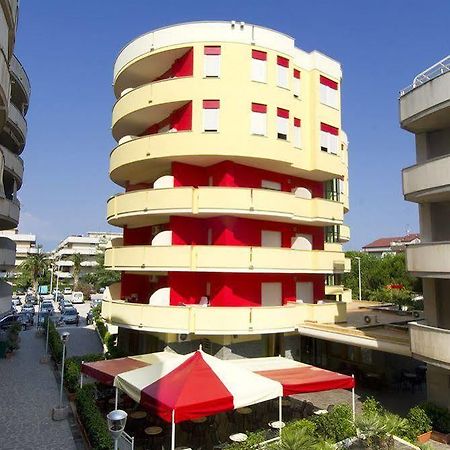 Hotel Esperia 알바아드리안티카 외부 사진